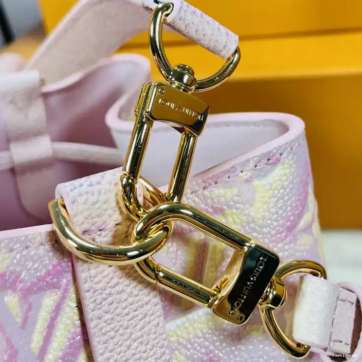 Fashionrepsfam ru LV 2207DJ0001 Bag 0812